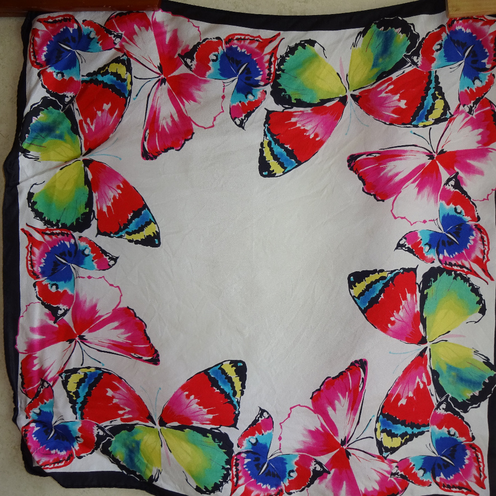 Oscar de la Renta Scarf 21" Square Butterflies - Picture 4 of 4